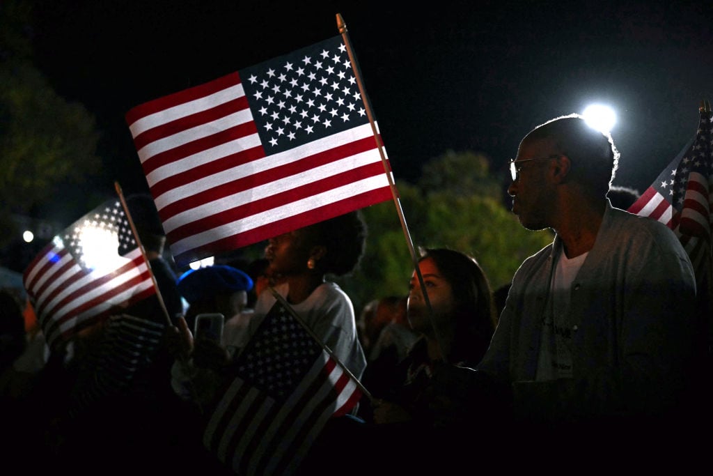 Seguidores demócratas esperan en la ciudad de Washington el resultado de las elecciones en Estados Unidos