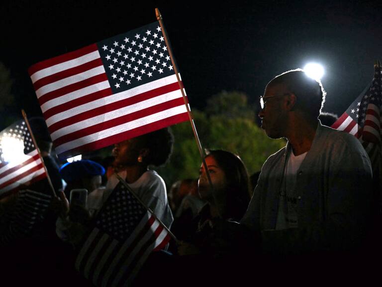 Seguidores demócratas esperan en la ciudad de Washington el resultado de las elecciones en Estados Unidos