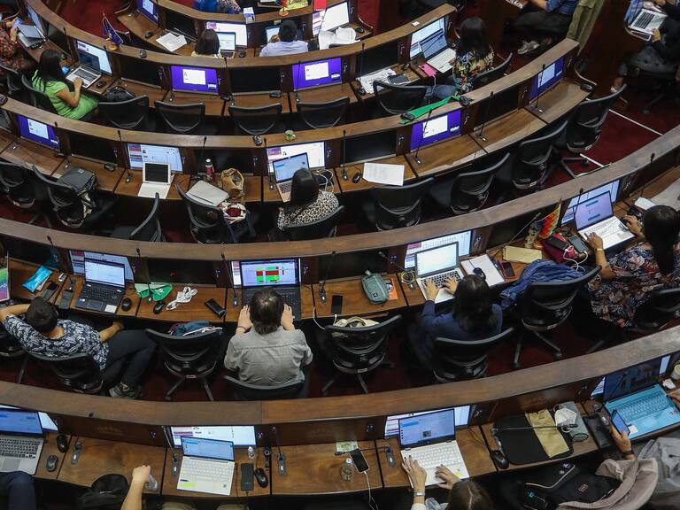 11 de Abril del 2022/SANTIAGOLos convencionales, durante la Sesión N°80 del Pleno de la Convención Constitucional, que se realiza en el ex congreso Nacional.
FOTO: SEBASTIAN BELTRAN GAETE/AGENCIAUNO