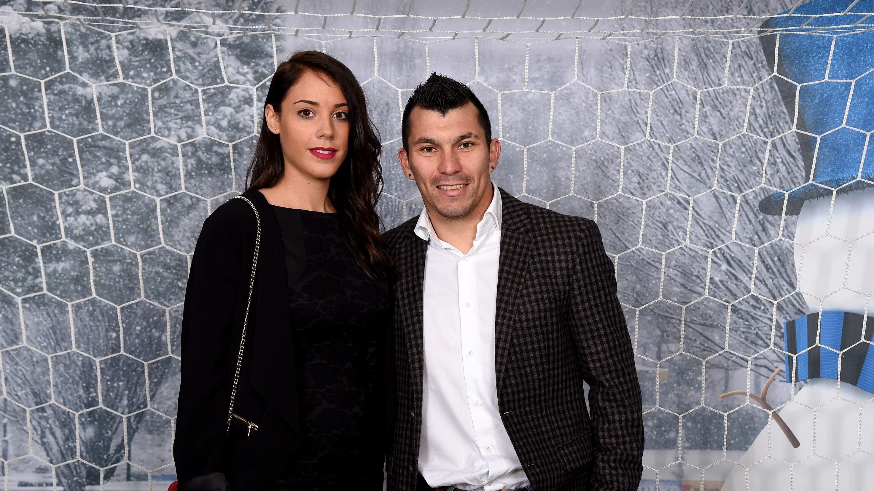 Cristina Morales y Gary Medel.