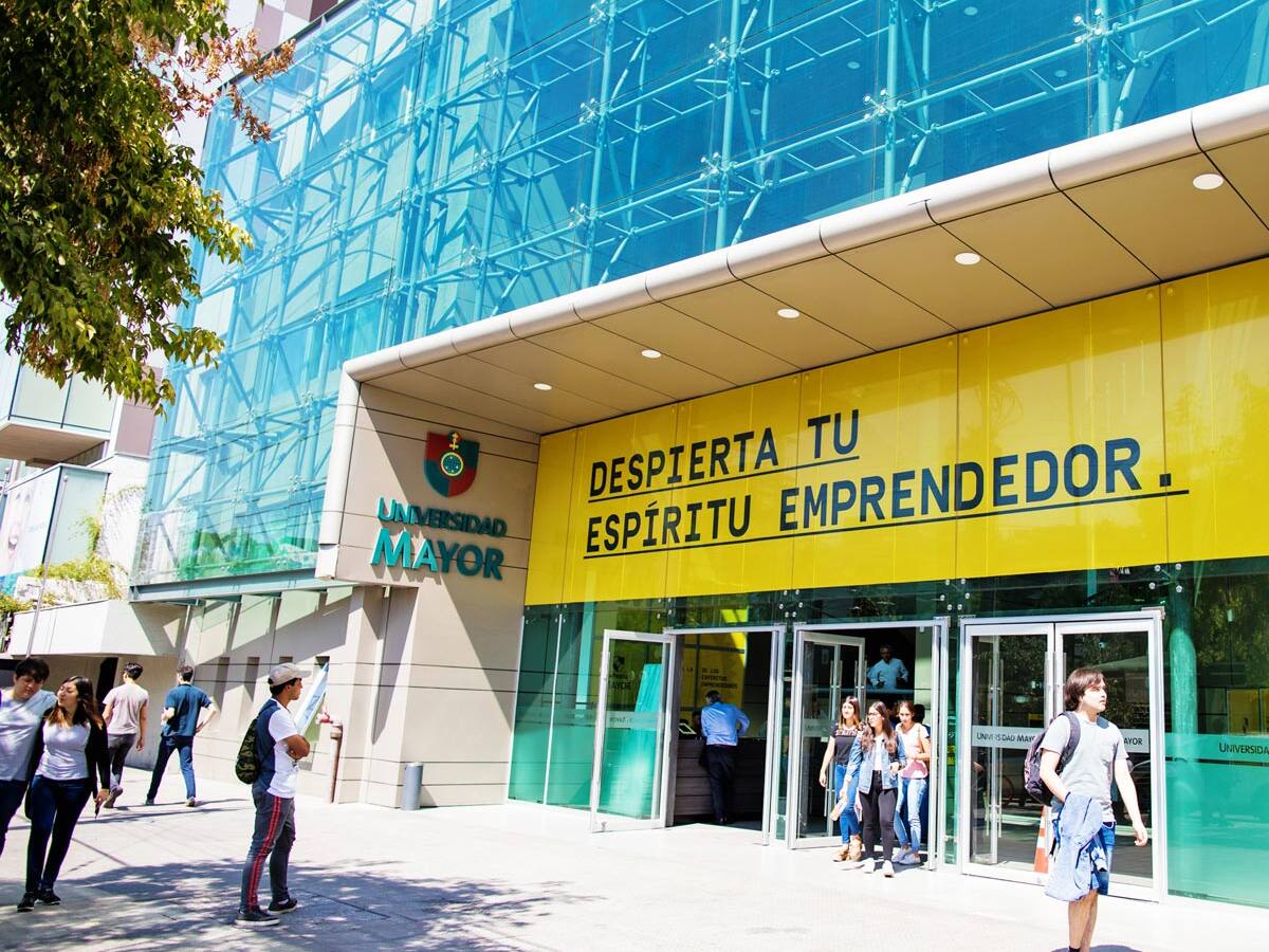Superintendencia de Educación multa con $500 millones a la Universidad Mayor: diputados piden investigar el desvío de fondos públicos