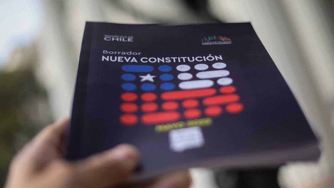 26 de mayo del 2022/SANTIAGOBorrador de la Nueva Constitución en el patio del ex Congreso Nacional.
FOTO: SEBASTIAN BELTRAN GAETE/AGENCIAUNO