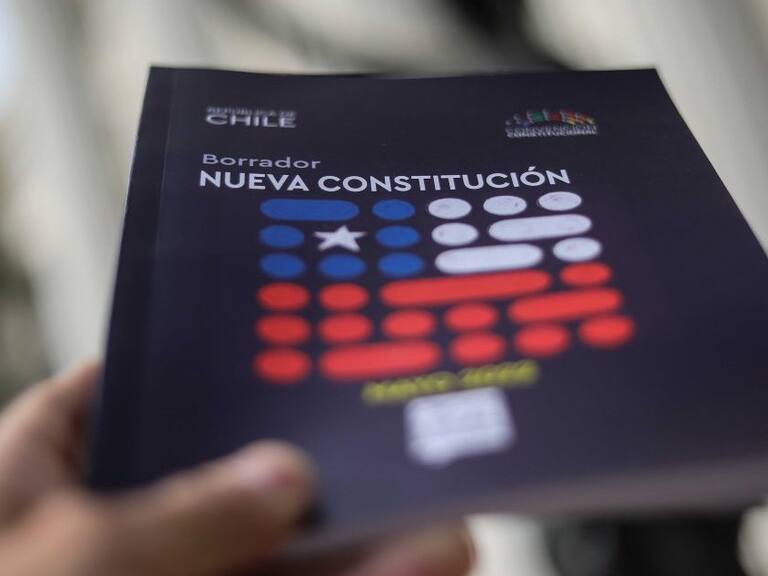 26 de mayo del 2022/SANTIAGOBorrador de la Nueva Constitución en el patio del ex Congreso Nacional.
FOTO: SEBASTIAN BELTRAN GAETE/AGENCIAUNO