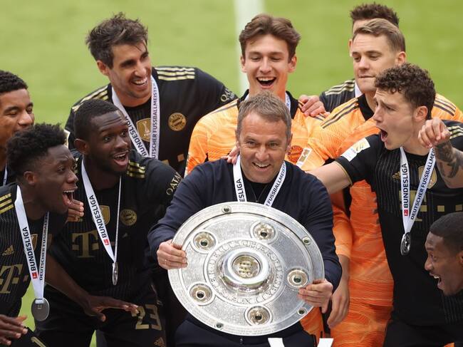 Hans-Dieter Flick festeja con el Bayern Múnich la Champions League