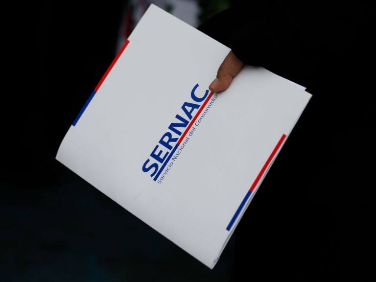Principalmente contra la Banca y el retail: Sernac informa aumento del 36% en reclamos en el mercado financiero