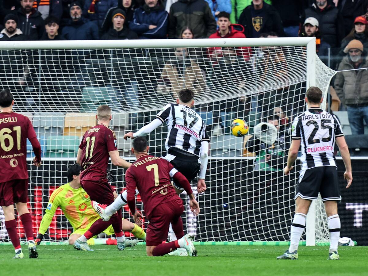 Con Alexis Sánchez ingresando desde la banca: Udinese cayó ante la Roma por dos goles de penal