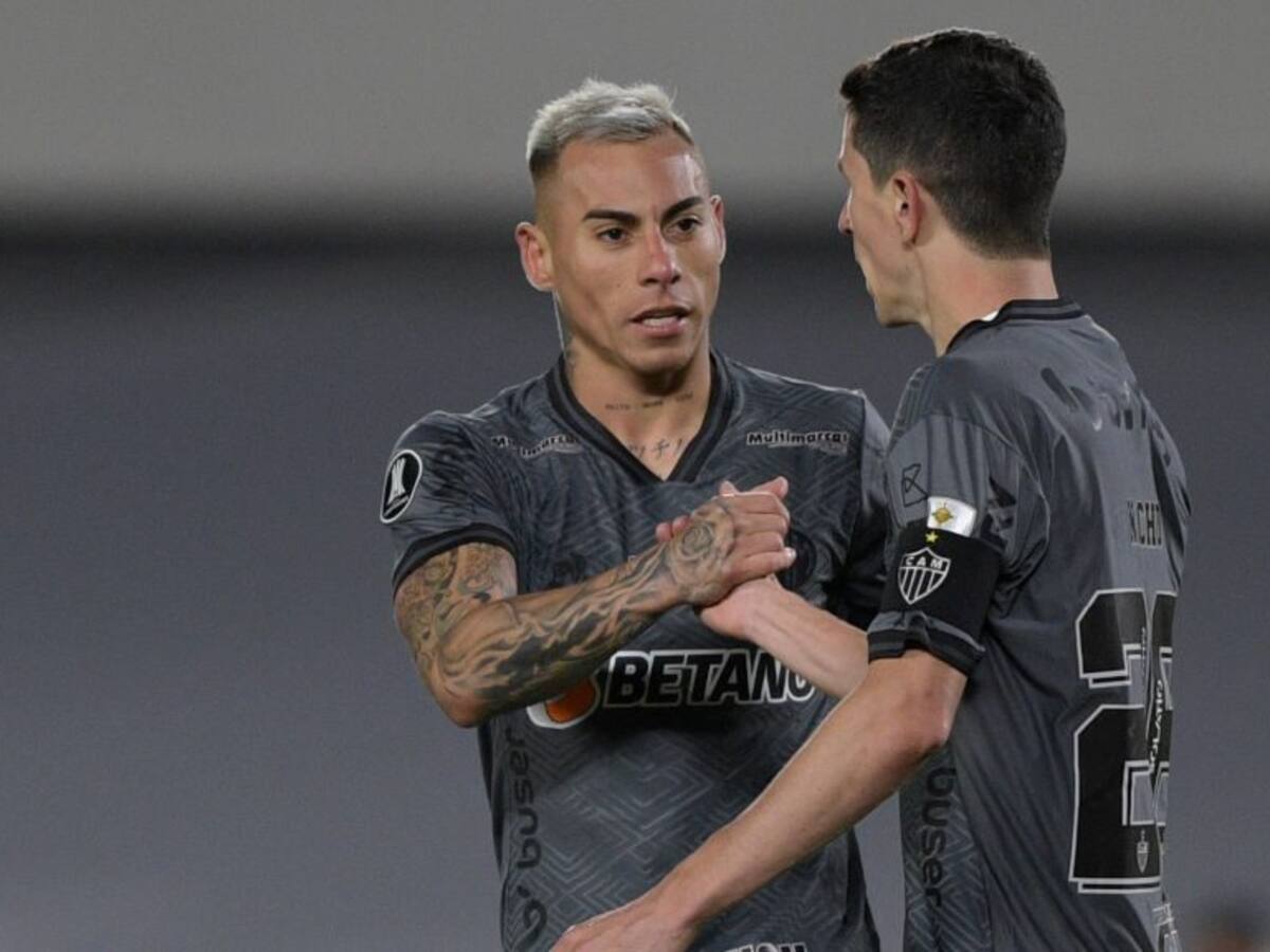 Duelo de chilenos: Eduardo Vargas participó en victoria de Atlético Mineiro sobre River Plate de Paulo Díaz en Copa Libertadores