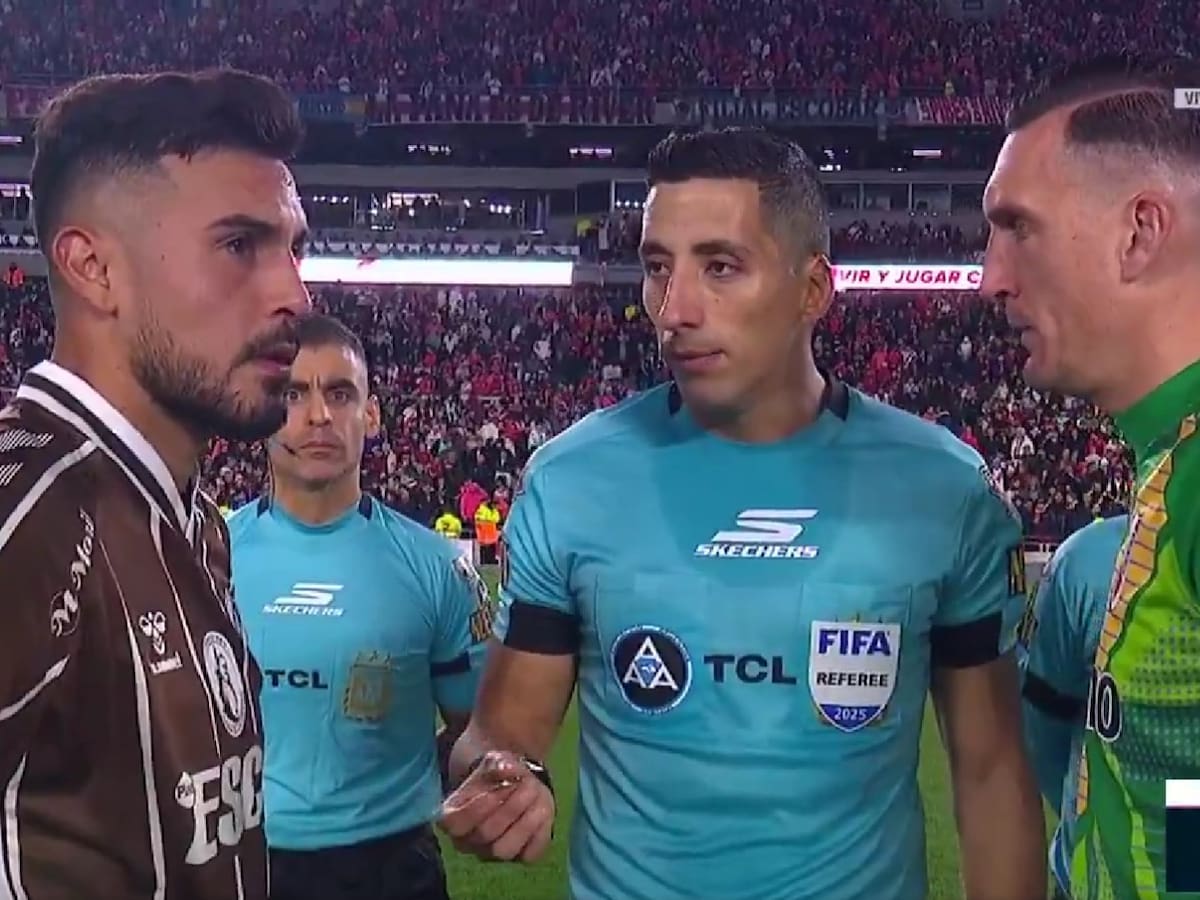 Nunca miró al árbitro: el viral gesto del capitán de Platense en el sorteo de los penales ante River Plate