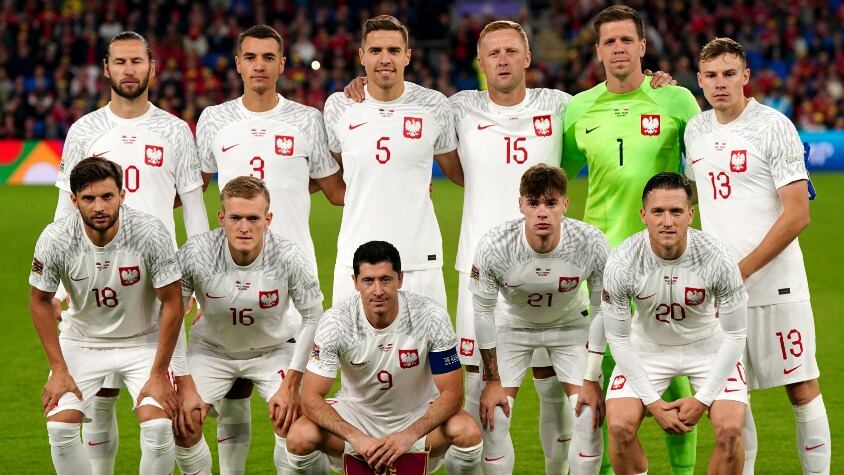 Por seguridad: selección de Polonia viajó a Qatar escoltada por dos aviones cazabombarderos