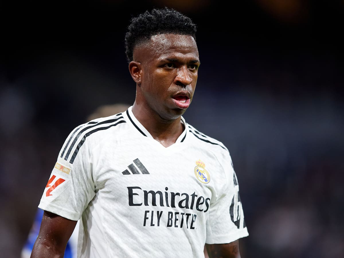 Un año de cárcel y tres sin entrar a los estadios: hincha recibe dura condena por insultos racistas a Vinicius Júnior