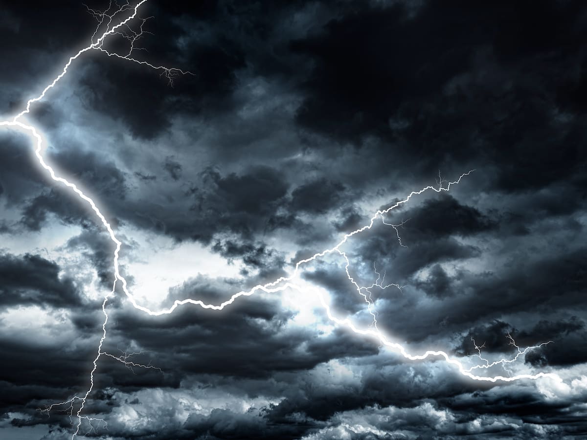 Emiten aviso por tormentas eléctricas en la región Metropolitana y otras 2 regiones de Chile