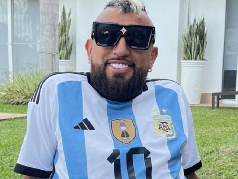 «Si alguien se ofende…»: Arturo Vidal respondió a la polémica por usar camiseta de Argentina
