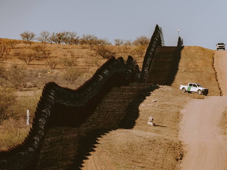 “Tratan muy mal a la gente”: las críticas desde el muro que separa a México de Estados Unidos