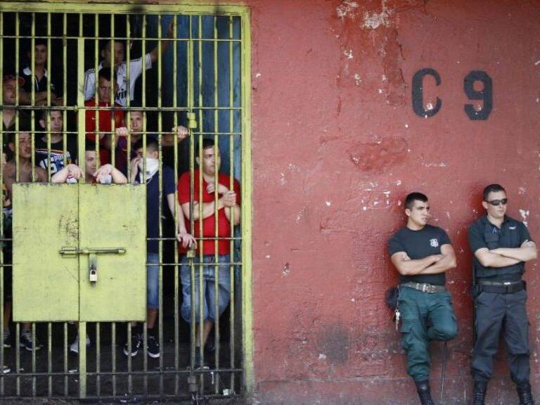 Oficialismo rechaza proyecto de ley que busca otorgar beneficio de reclusión domiciliaria a mayores de 70 años
