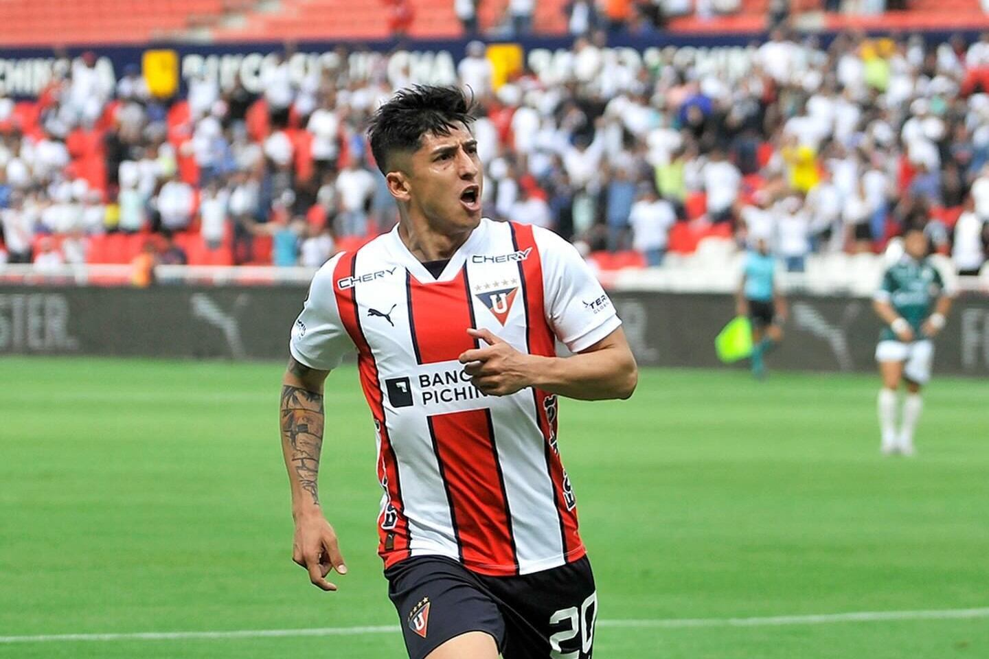Instagram @fcornejo8