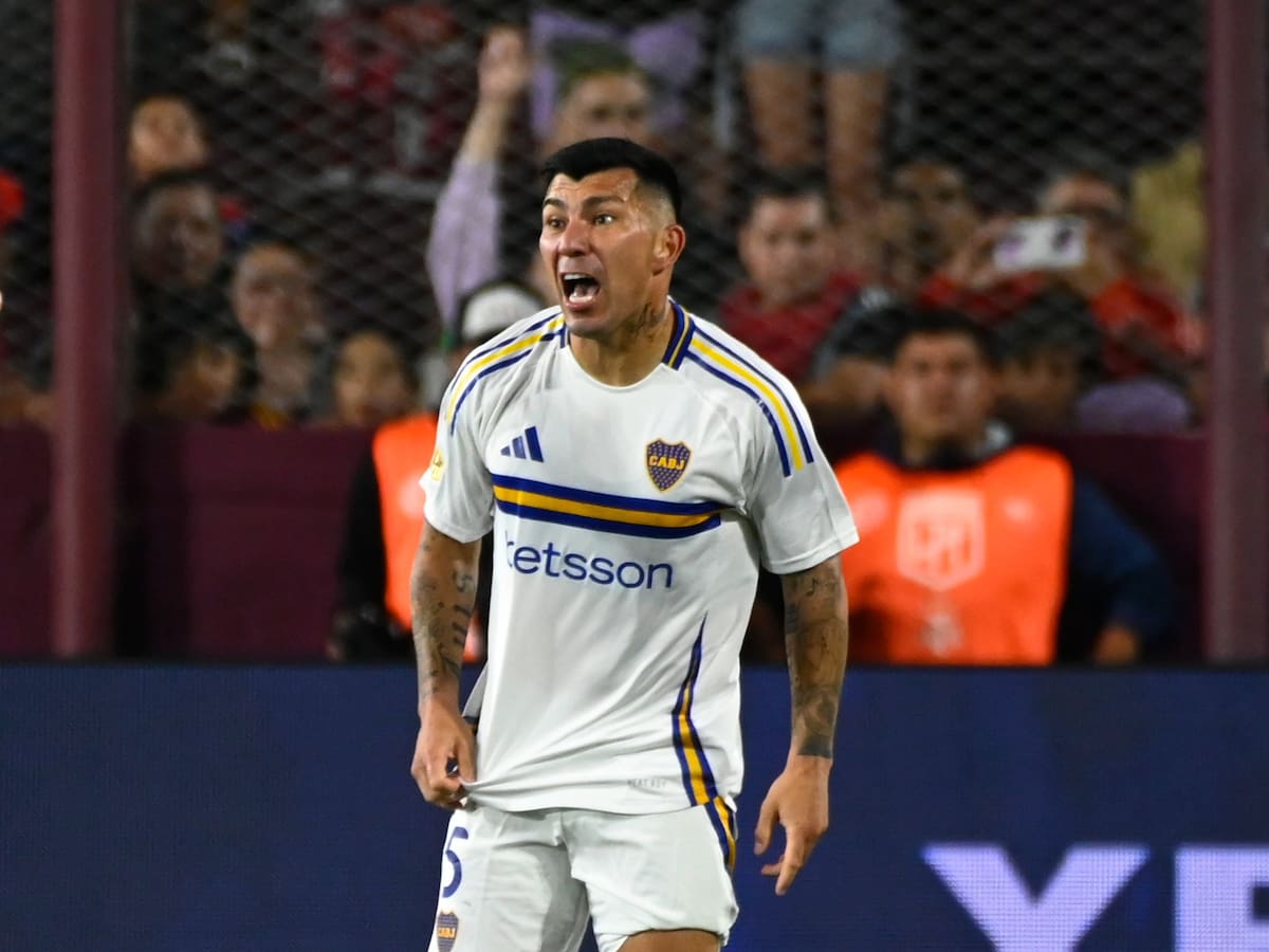 Gary Medel vuelve a jugar en Boca y recibe duras críticas: así reaccionó su DT tras el partido del chileno