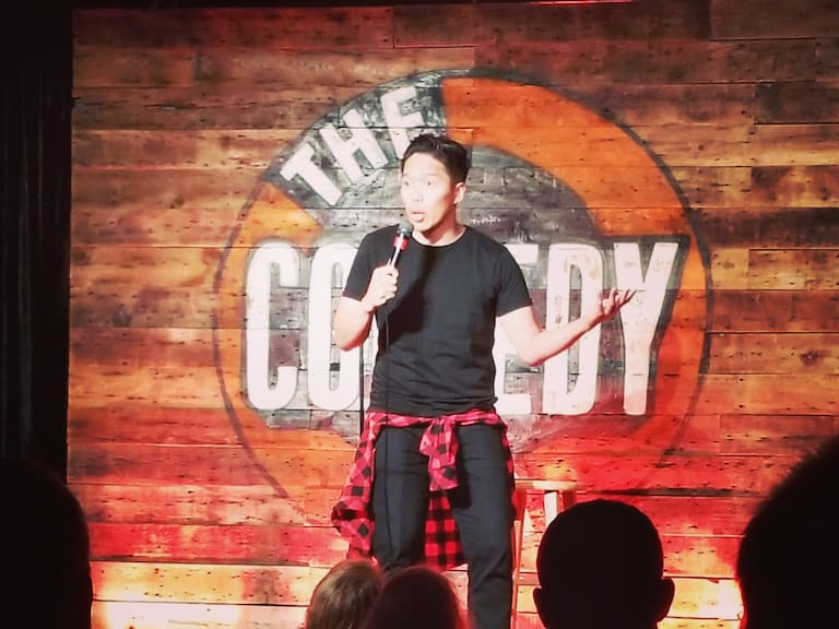 Sufrió un cáncer agresivo y entró en shock séptico: Muere el actor y comediante de stand up Alex Doung a los 42 años