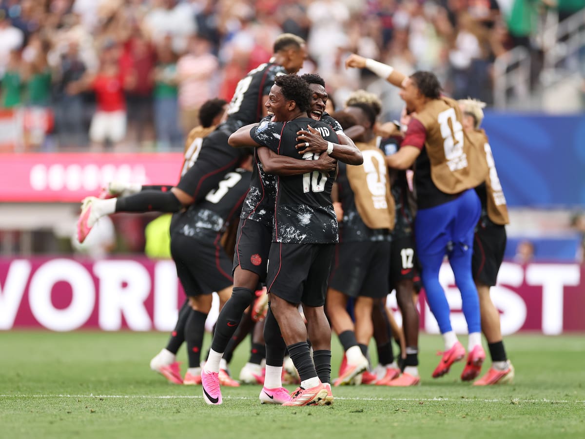 Canadá hace historia: vence a Sudáfrica en el epílogo y clasifica por primera vez a los octavos de final del Mundial