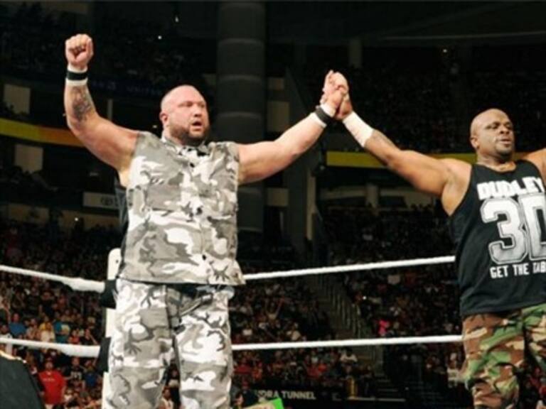 Duro golpe en la frente mandó al hospital a luchador de los «Dudley Boyz» de la WWE