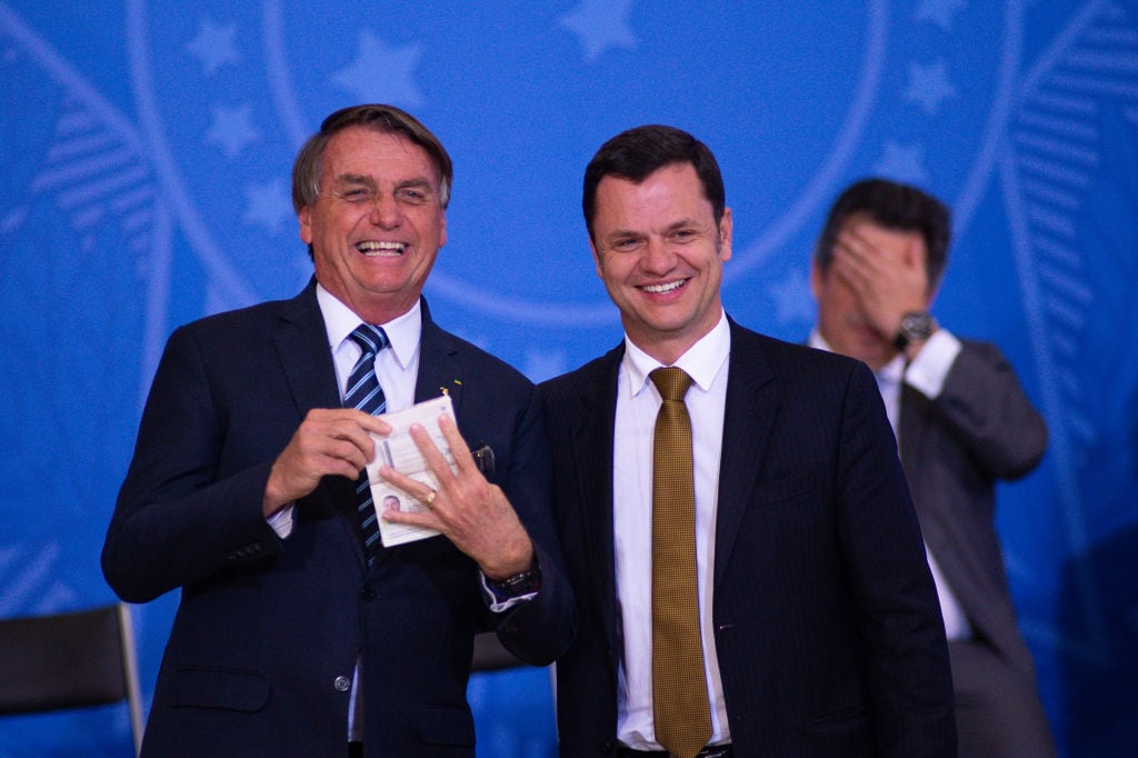 Exministro de justicia de Brasil Anderson Torres junto a Jair Bolsonaro