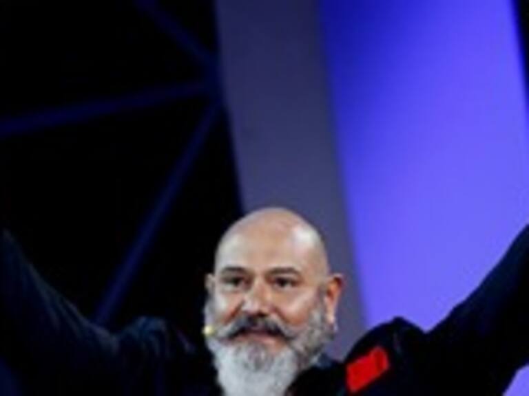 Con humor político León Murillo logró domar al monstruo en su debut en Viña 2015