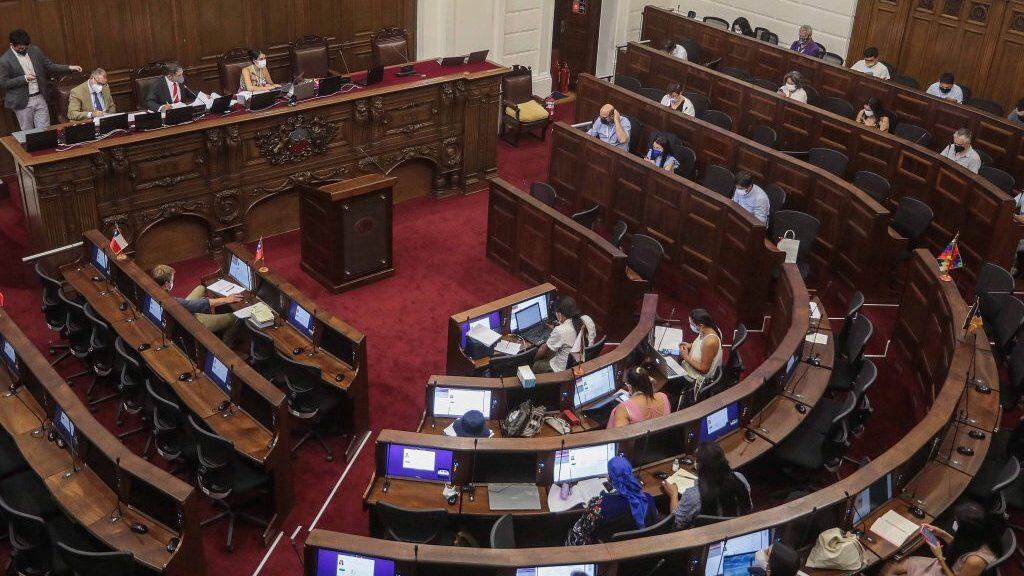 7 de febrero del 2022/SANTIAGOLos Contituyentes durante la SesiÛn N?53 Pleno ConvenciÛn Constitucionalen el ex Congreso Nacional.
FOTO: SEBASTIAN BELTRAN GAETE/AGENCIAUNO