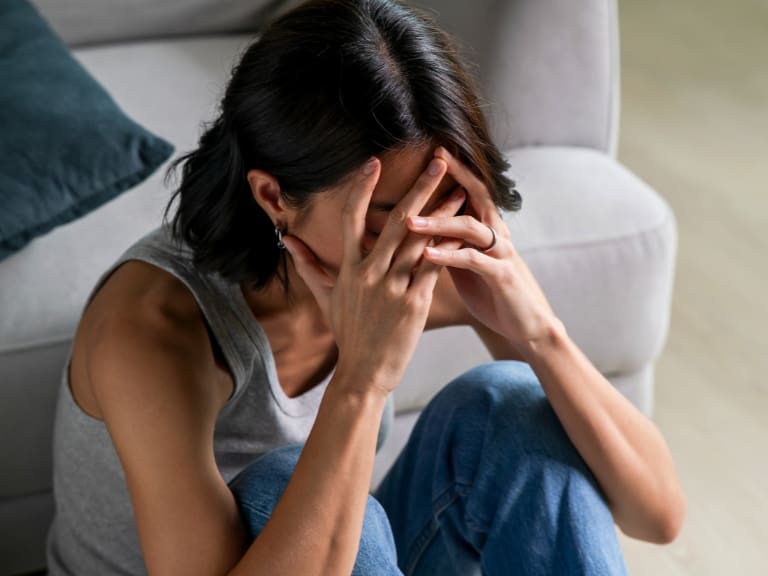 ¿Piensas demasiado? Estas son las seis estrategias clave para dejar de hacerlo, según especialistas