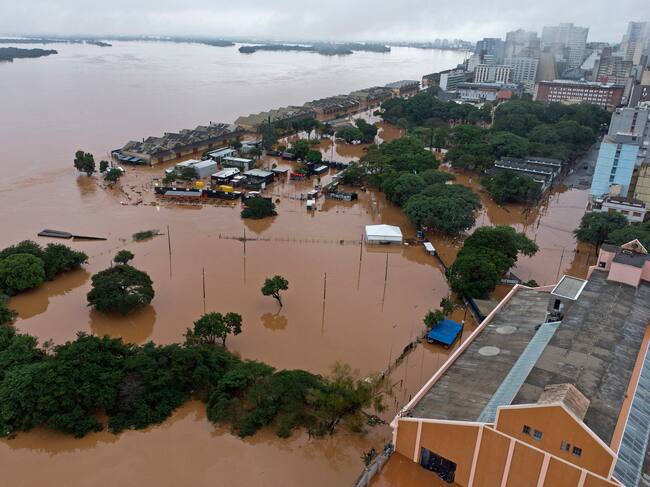 Lluvias e inundaciones golpean al sur de Brasil