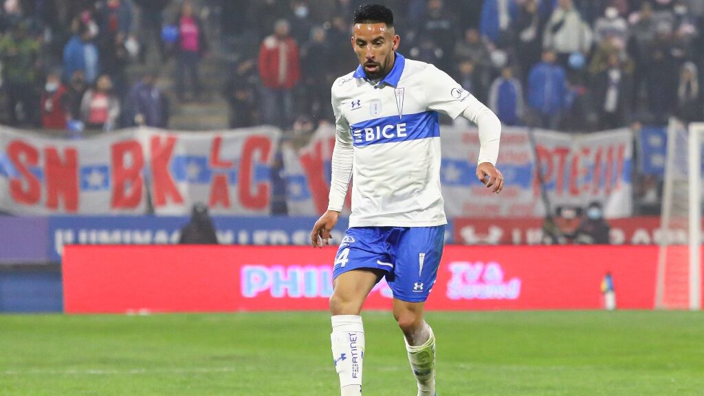 Mauricio Isla afronta su frustrado arribo a la U: "El único equipo que se me acercó, con algo en la mesa, fue la UC"