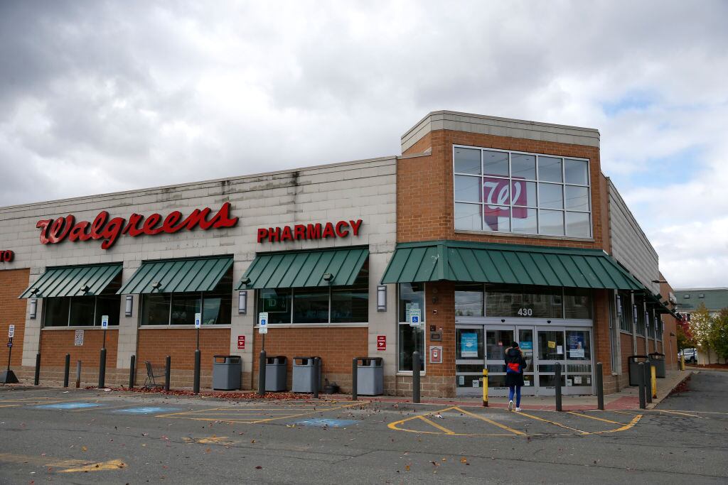 Local de la cadena de farmacias Walgreens en la ciudad de Revere