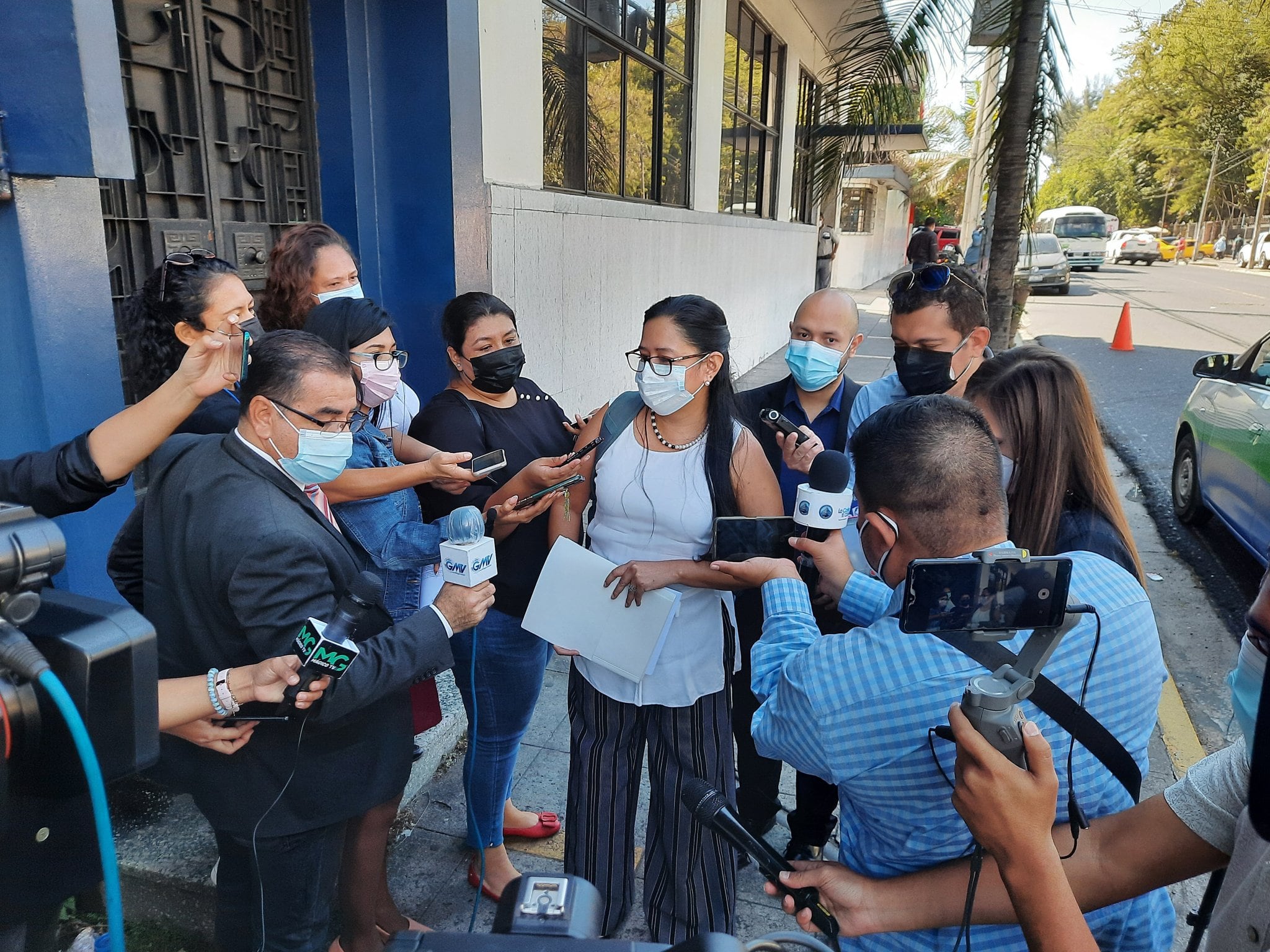Cristosal presenta denuncia ante una corte de por posible uso de fondos públicos en Pegasus