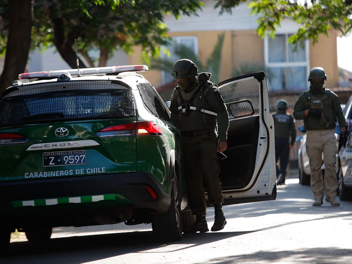 Encerrona en Conchalí: madre y su hija de 13 años son amenazadas por cuatro ladrones armados