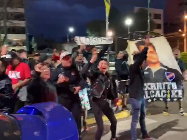 Hinchas de Colo Colo fueron atacados por fanáticos del Jorge Wilstermann en Bolivia