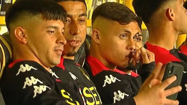 "Es inadmisible": históricos critican a jugadores de Unión Española por usar el celular durante el partido ante Coquimbo