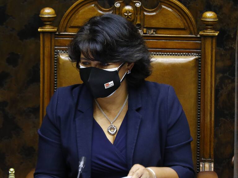 23 DE MARZO DE 2021/VALPARAISOLa senadora Yasna Provoste, durante la sesion del Senado, citada para debatir el proyecto de ley de transparencia, límite y control del gasto electoral, para ampliar el plazo de prescripción de la acción penal de los delitos contemplados en dicha ley
FOTO: LEONARDO RUBILAR CHANDIA/AGENCIAUNO