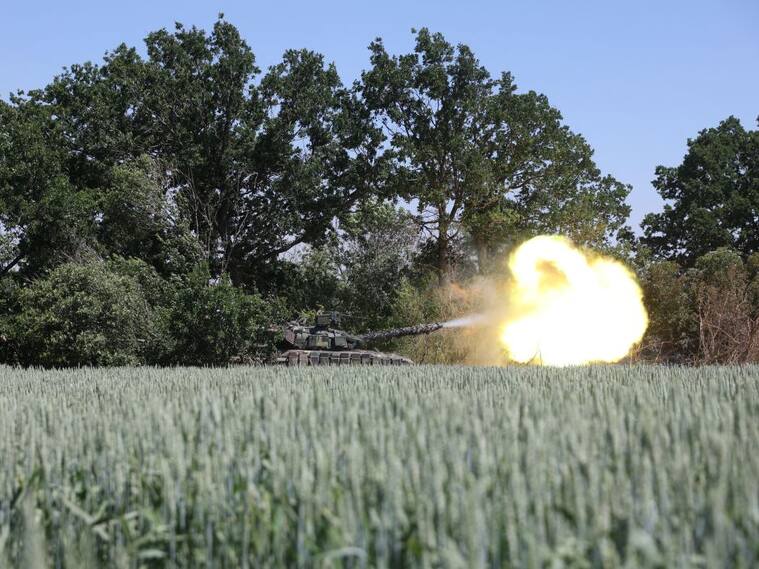 Tanque del ejército de Ucrania dispara en los alrededores de Soledar