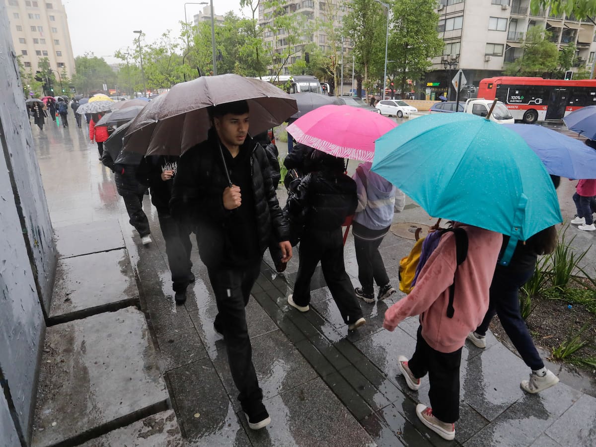 Sistema frontal en Chile, en vivo: Declaran Alerta Roja en la Región Metropolitana por evento meteorológico