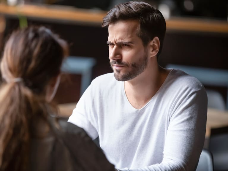 Cuáles son los ocho temas personales que nunca deberías revelar a los demás, según la psicología