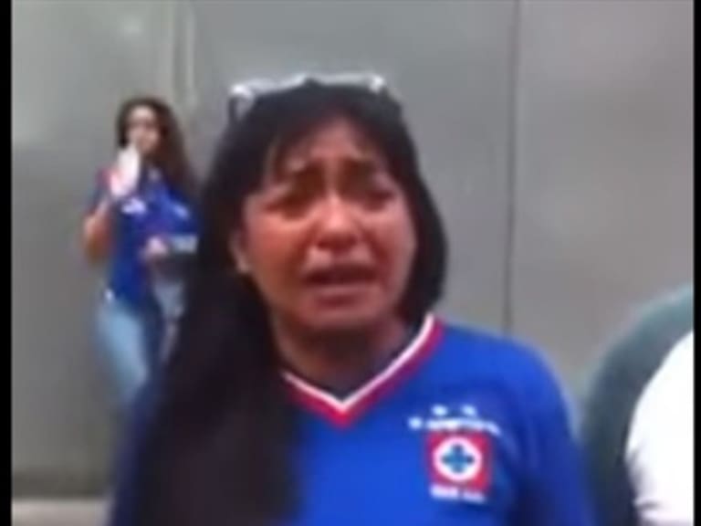 Hincha mexicana increpó con lágrimas a su equipo que no gana hace 19 años