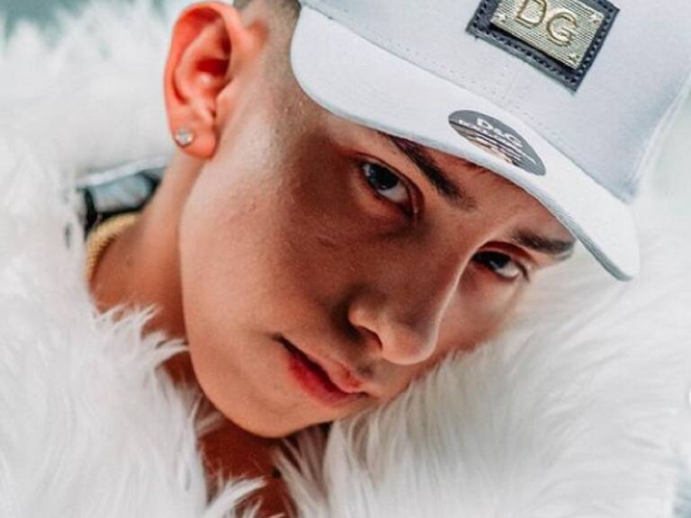 Standly sacó la voz respecto a arma que lució en video: «Siempre ven lo malo del género»