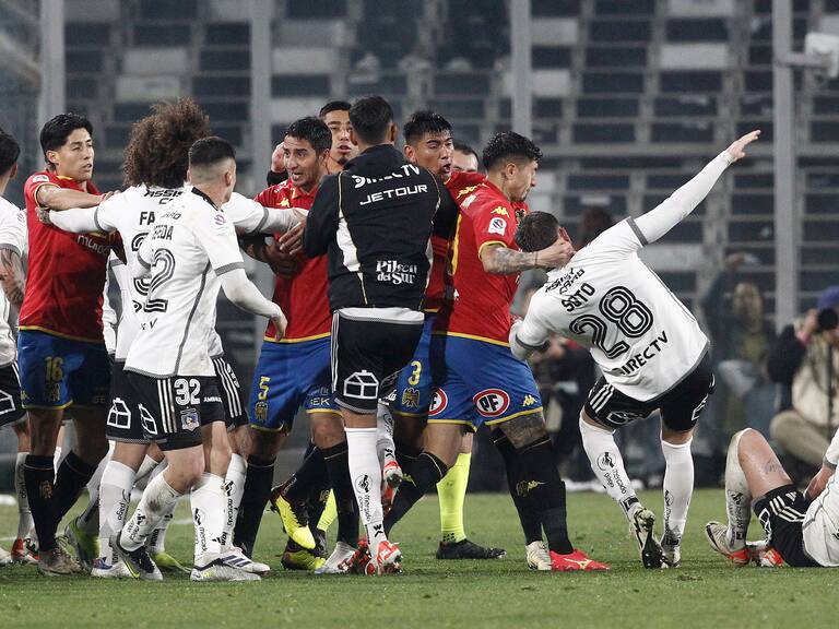 Informe arbitral entrega nuevos detalles de la pelea entre jugadores de Colo Colo y Unión Española