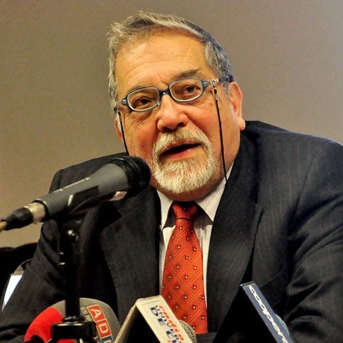 Fallece Abraham Santibáñez a los 88 años, Premio Nacional de Periodismo, director de La Nación y fundador de la Revista Hoy