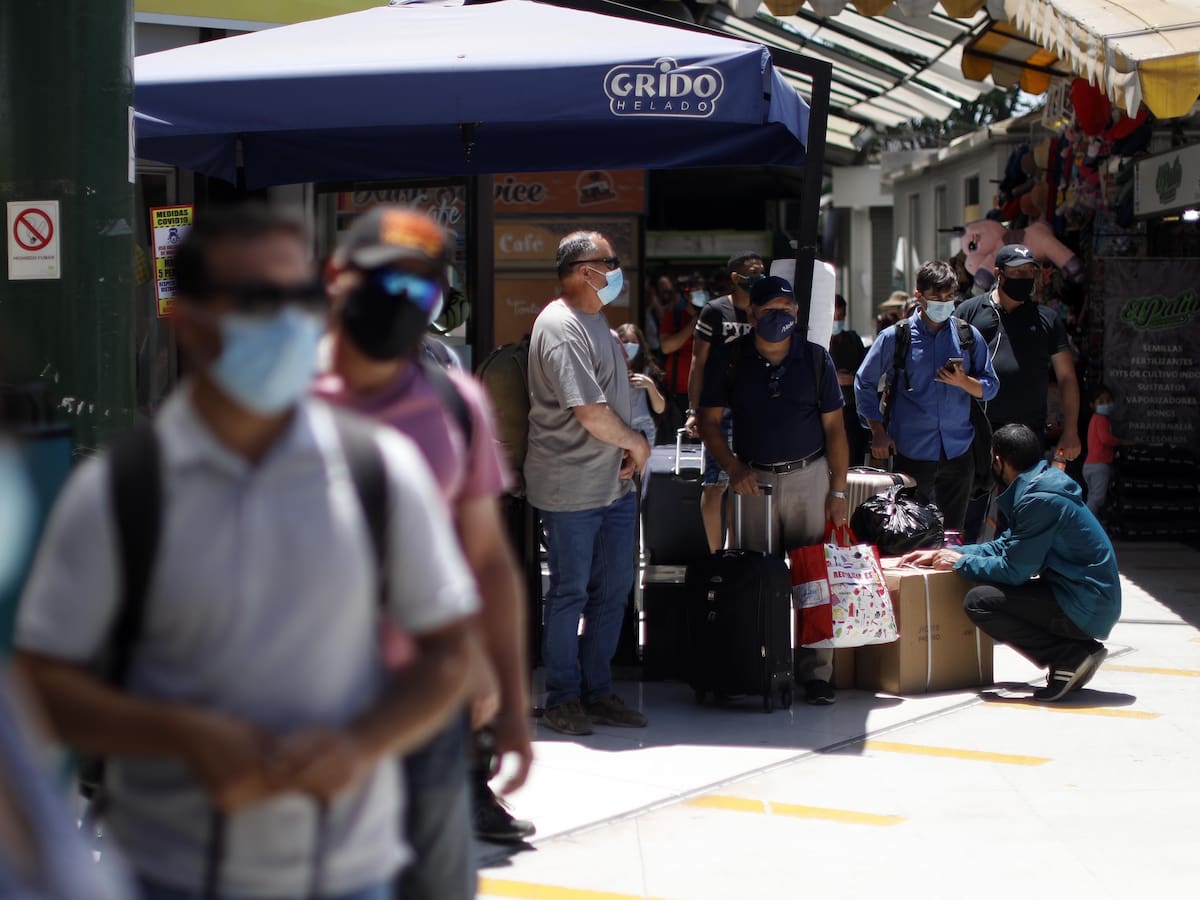 Contagios por Covid-19 superaron los 3 mil casos, cifra que no se registraba desde julio pasado en Chile