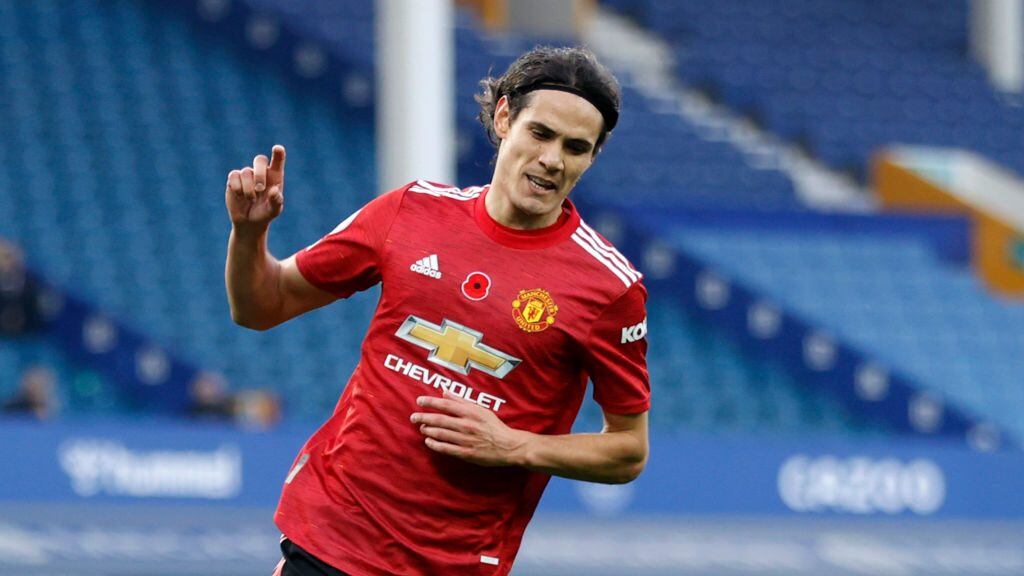 LIVERPOOL, ENGLAND - NOVEMBER 07: Edinson Cavani of Manchester United celebrates after scoring his team's third goal during the Premier League match between Everton and Manchester United at Goodison Park on November 07, 2020 in Liverpool, England. Sporting stadiums around the UK remain under strict restrictions due to the Coronavirus Pandemic as Government social distancing laws prohibit fans inside venues resulting in games being played behind closed doors. (Photo by Clive Brunskill/Getty Images)