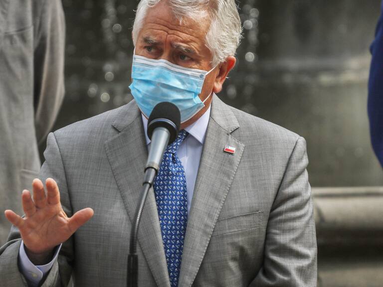 Ministro Paris por aumento de contagios de covid-19