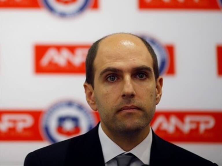 Grúa se llevó el auto que Jadue compró en la ANFP