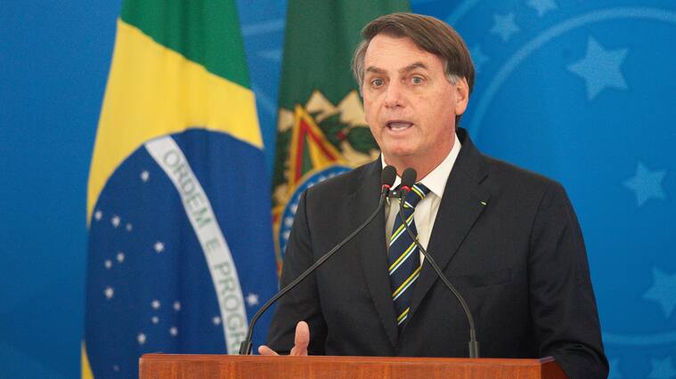 BRASILIA, BRAZIL - MARCH 27: President of Brazil Jair Bolsonaro speaks in the press conference about credit for entrepreneurs to guarantee wages during coronavirus (COVID - 19) pandemic at the Planalto Palace on March, 27, 2020 in Brasilia, Brazil. Brazil has 3,027 confirmed cases Coronavirus (COVID-19) and 77 deaths. (Photo by Andressa Anholete/Getty Images)