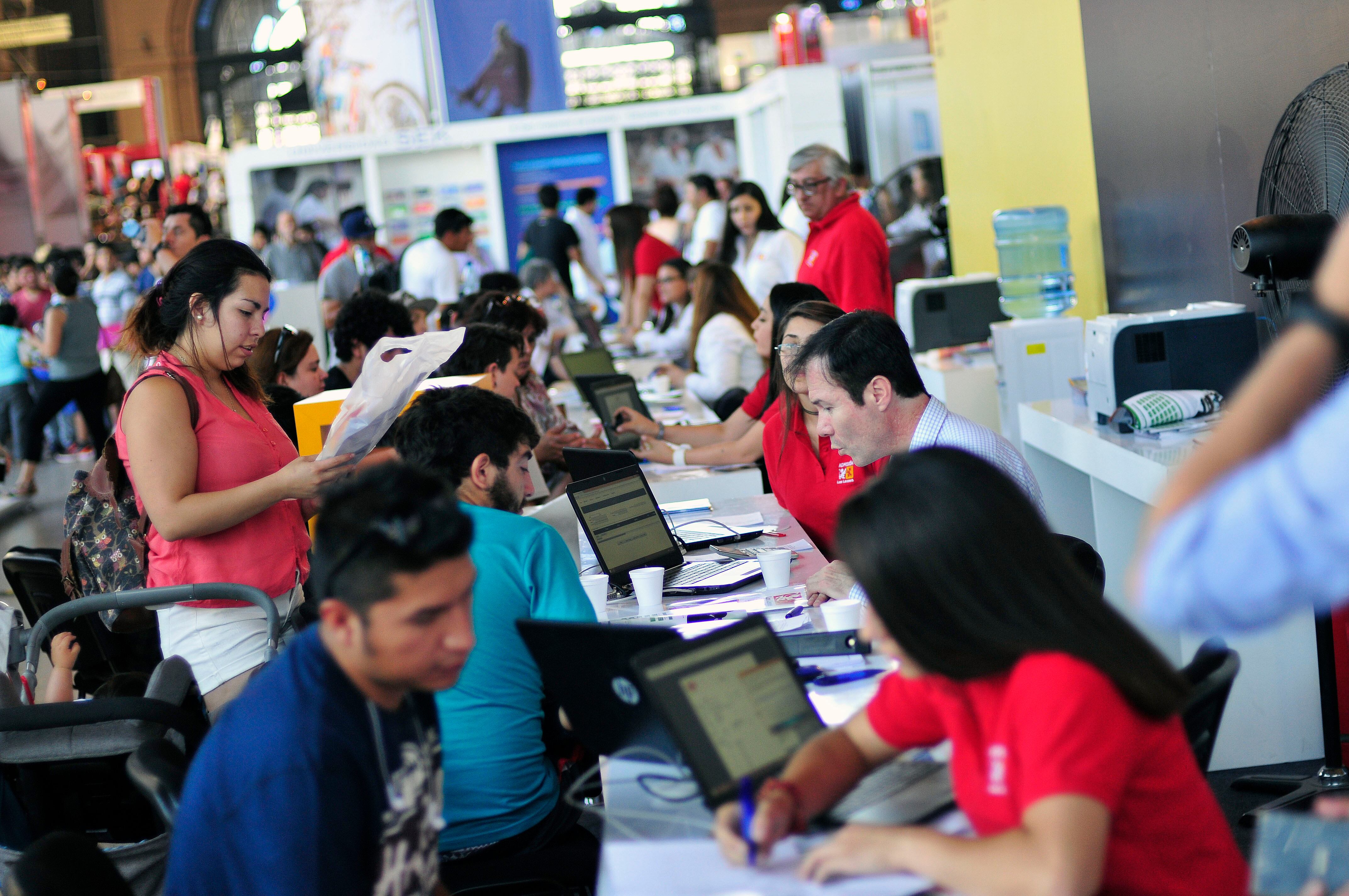 FNE inicia estudio de mercado sobre la educación superior y entrega preocupantes datos preliminares