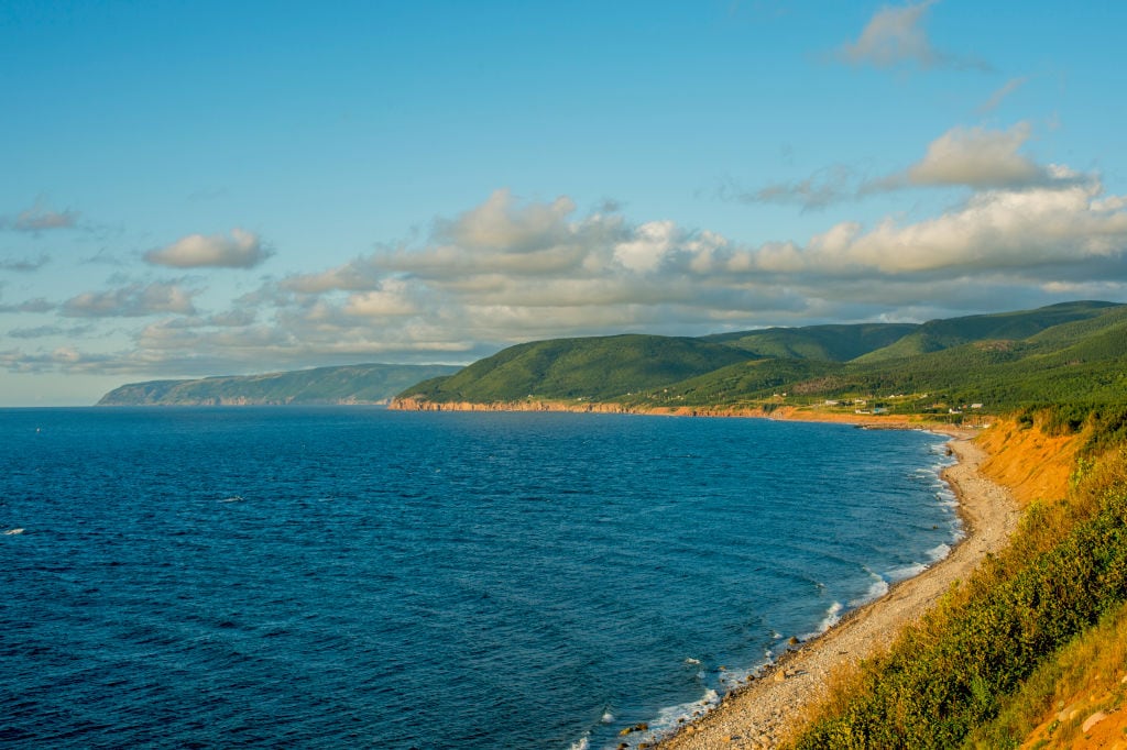 El calor sobre la línea costera en Pleasant Bay en Canadá