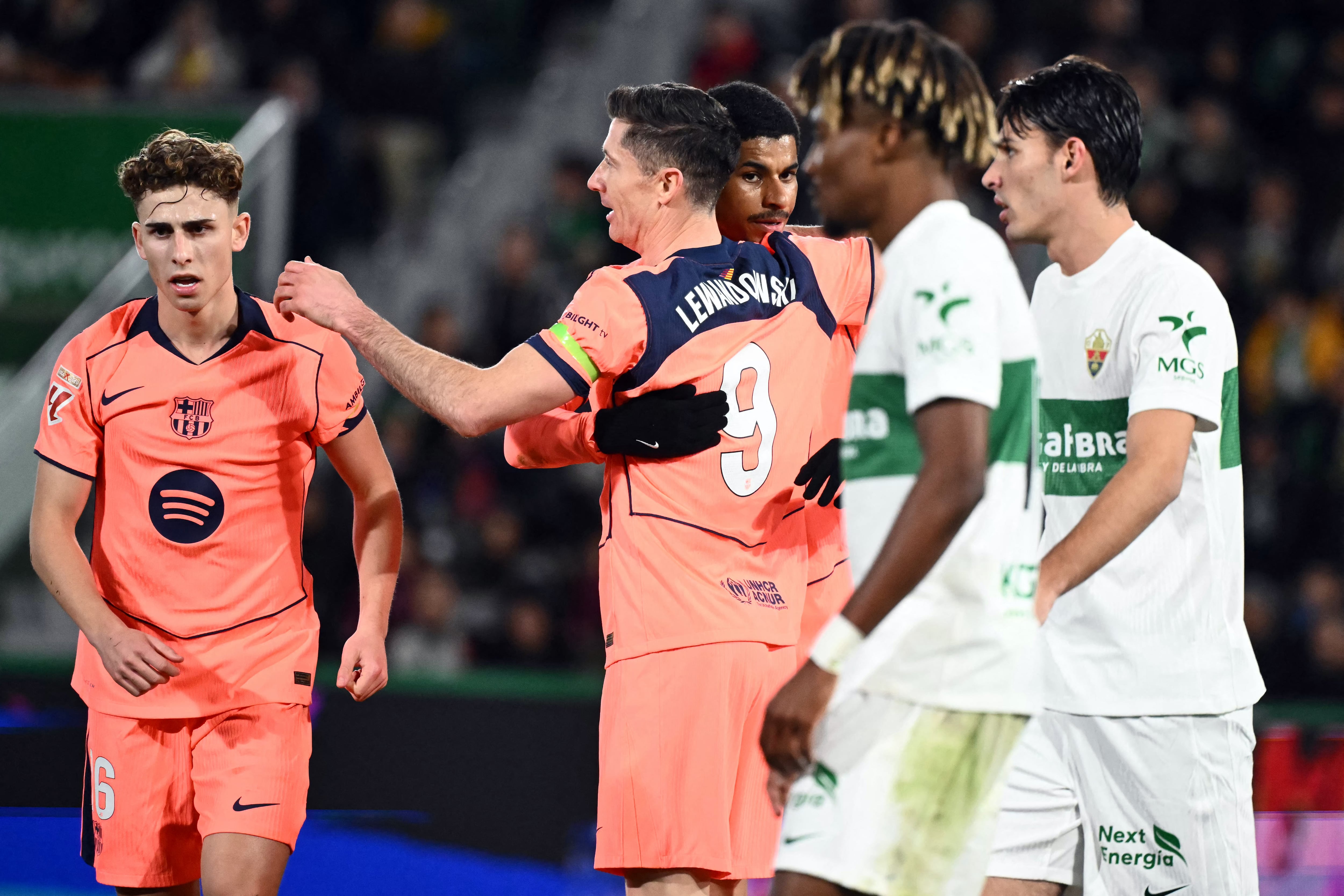 Barcelona derrotó al Elche de Lucas Cepeda